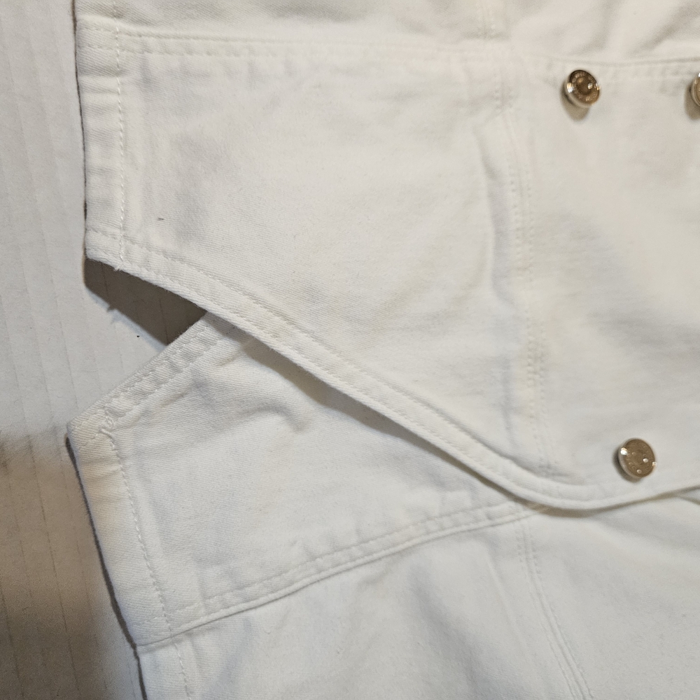 Stylish White Buttoned Top - Picture 7 of 12
